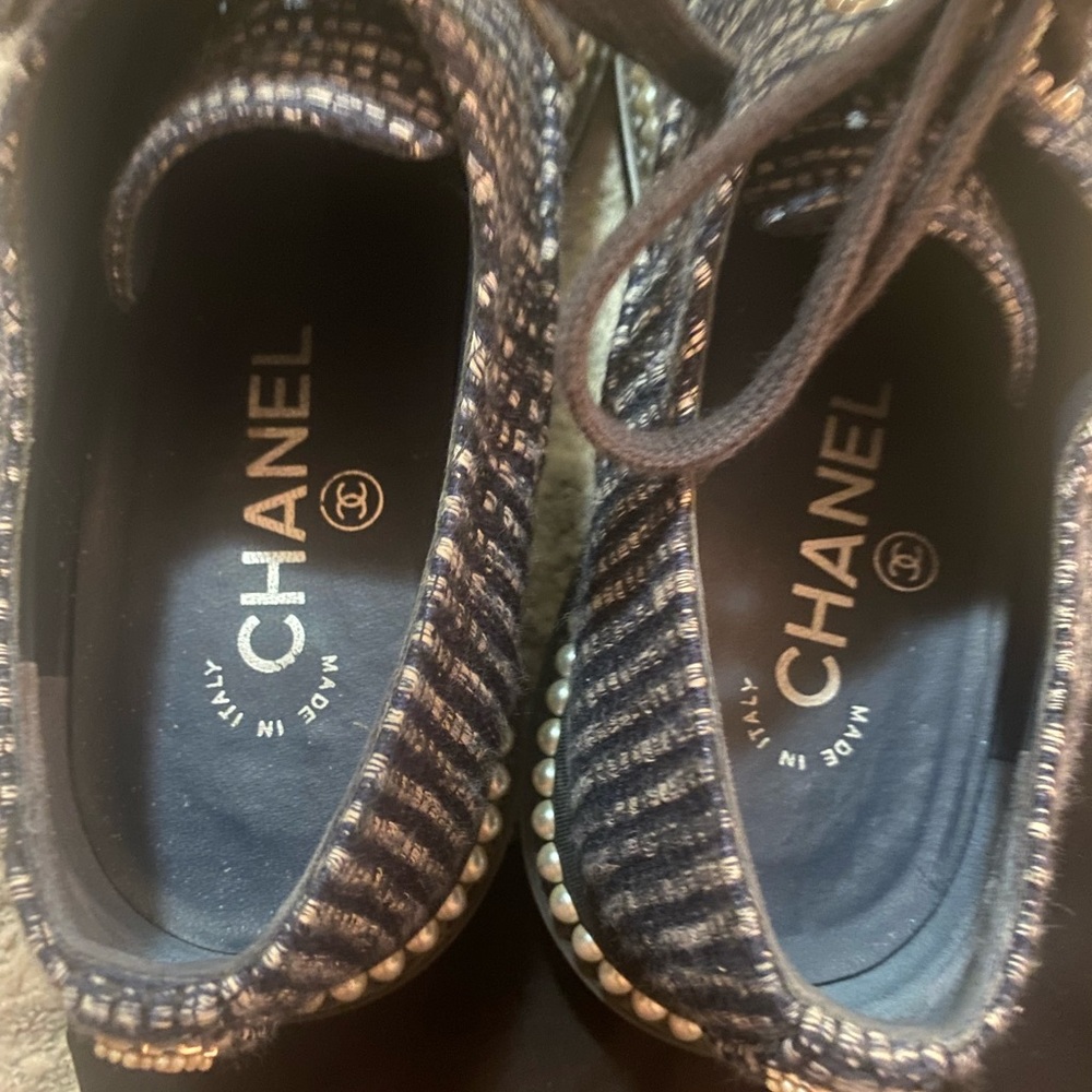 Chanel lace up tweed sneakers - Picture 4 of 10
